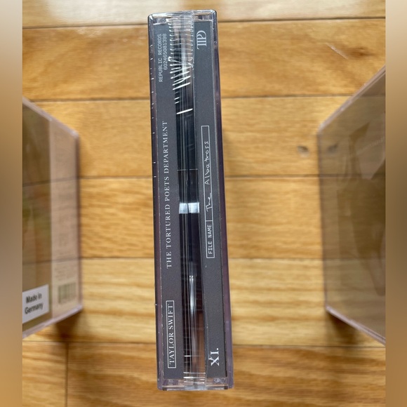 The Tortured Poets Department Collector’s Edition Deluxe CD “The Albatross” - Picture 4 of 5